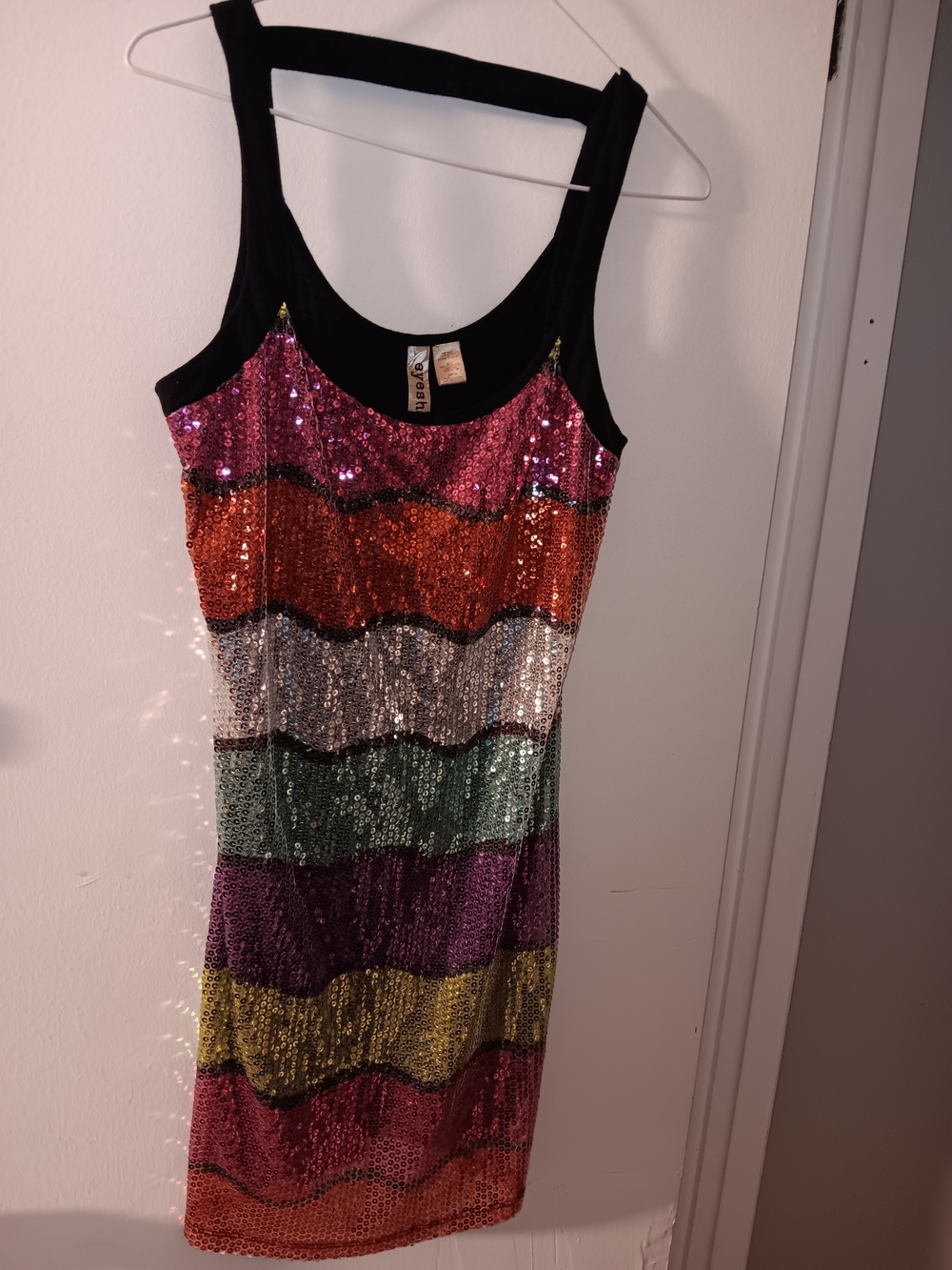 eyesh Sequin Scoop Neck Top in Fuchsia and Black